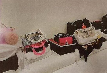 18Ů˻ս3000 ˭ҲĬĬȻ󡭡